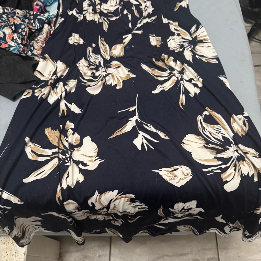 White Mark Women's Floral Blouse - Black and Cream